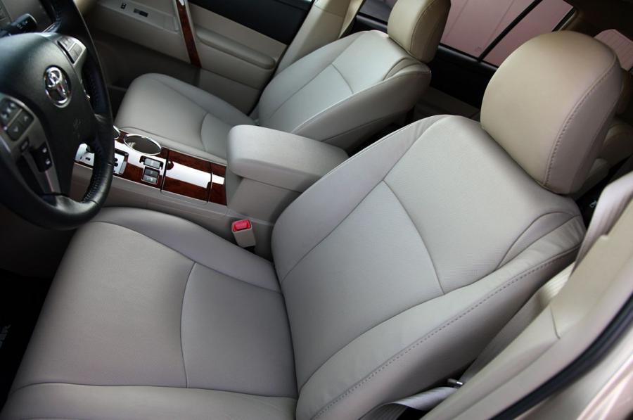  Toyota Highlander 2011 года  (фото 8 из 108)